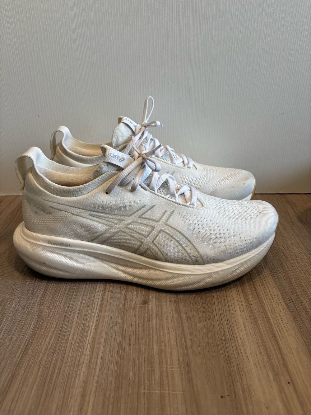 ASICS Gel-Nimbus 25 All White Cushioned Running Walking Shoes 1011B547 Mens 9